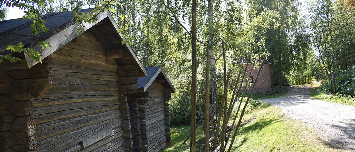 Survo Korpelan aitta rakennukset.